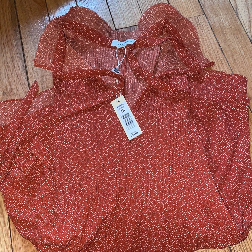 Brunt orange color adorable brand new shirt